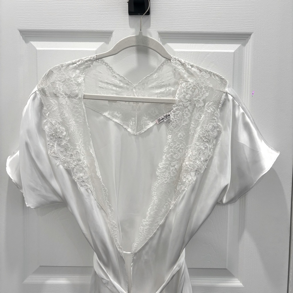 White Lace Trim Robe